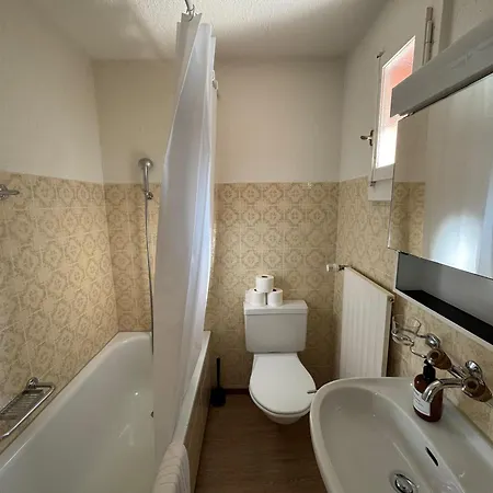 Comfortable In Great Location Apartment *